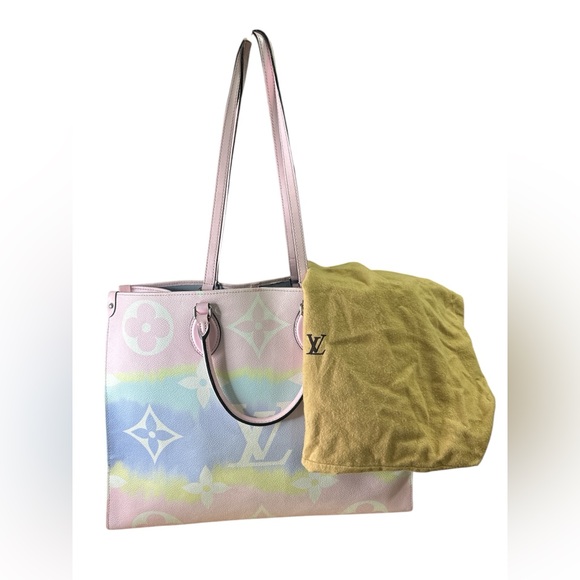 LOUIS VUITTON
Monogram Escale Onthego GM Pastel - Picture 5 of 14